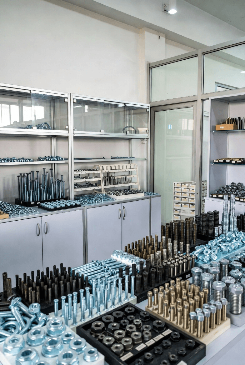 製造の課題を克服するための戦略的なファスタナーソリューション